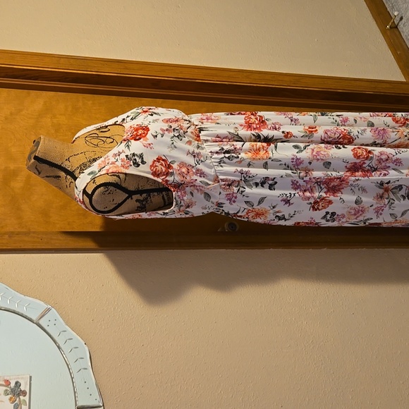 Siren Lily Floral Maxi Maternity Dress - White With Back Bow Detail Size XL - Picture 5 of 11